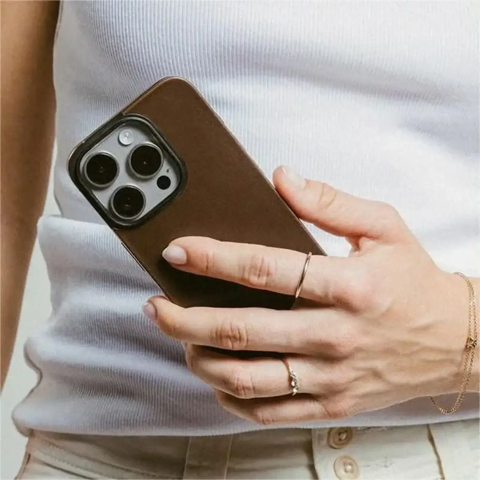 Чехол Nomad Magnetic Horween Leather Back Case Rustic Brown для Apple iPhone 16 Pro (NM01362685)