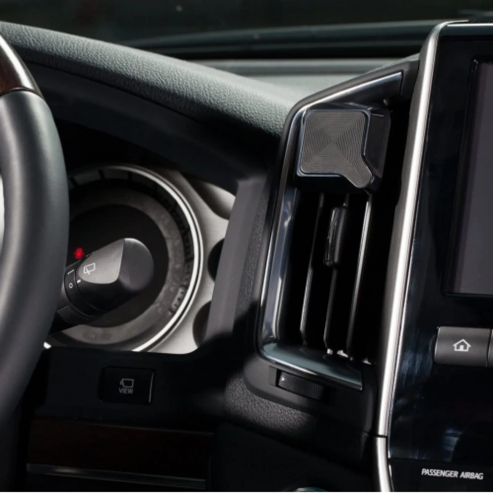 Автотримач QLYX Universal Air Vent Magnetic Car Holder Black
