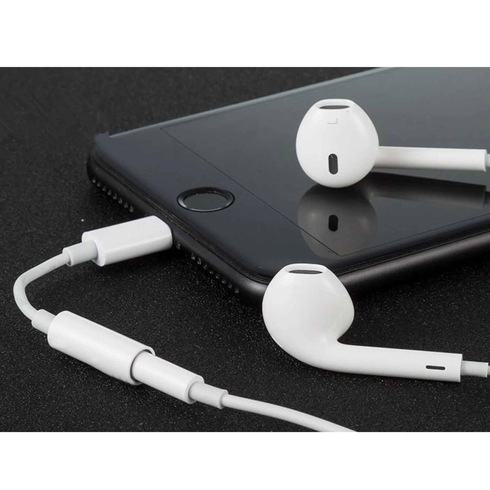 Переходник Lightning to 3.5 mm Headphone Jack Adapter