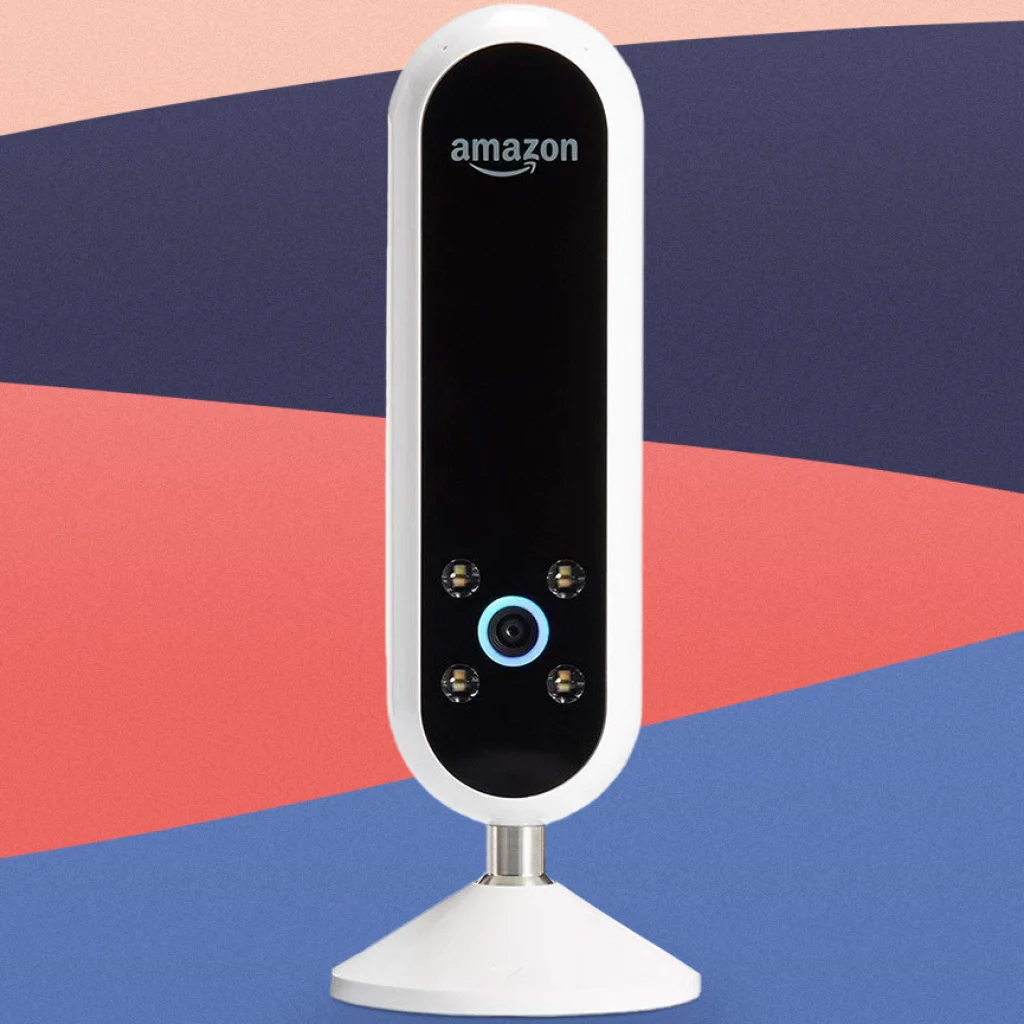 Віртуальний асистент моди Amazon Echo Look із голосовим асистентом Amazon Alexa