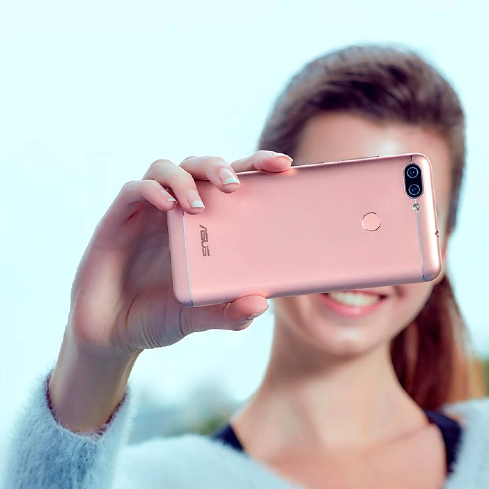 Смартфон Asus ZenFone Max Plus M1 Dual Sim Gold (ZB570TL-4G028WW)