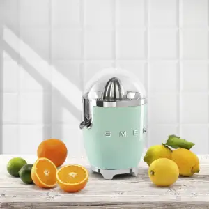 Соковитискач для цитрусових Smeg CJF01PGEU