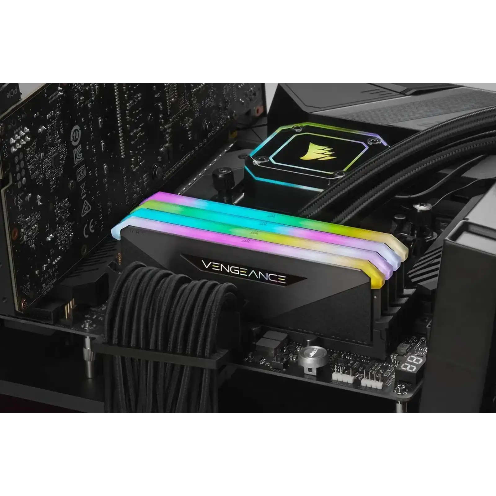Оперативная память Corsair 32 GB (2x16GB) DDR4 3600 MHz Vengeance RGB RT (CMN32GX4M2Z3600C16)