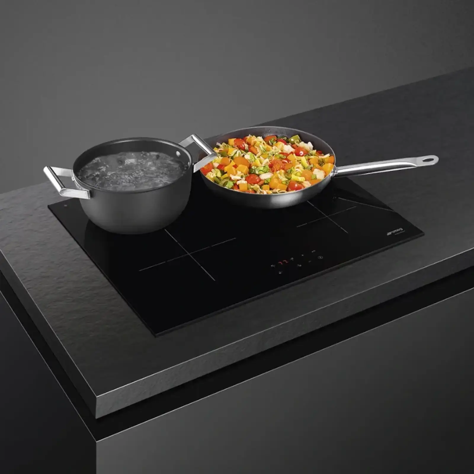 Індукційна варильна поверхня SMEG SI2641DL