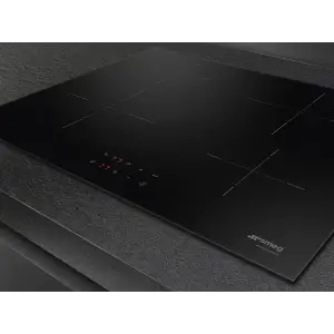Індукційна варильна поверхня SMEG SI2641DL
