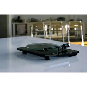 Вініловий програвач Pro-Ject T2 W High-Gloss Black