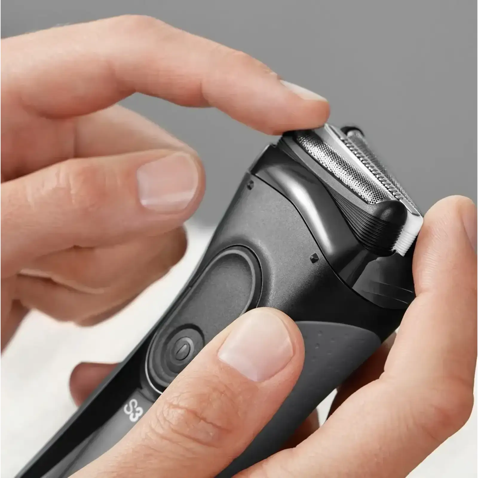 Электробритва мужская Braun Series 3 3000s UA