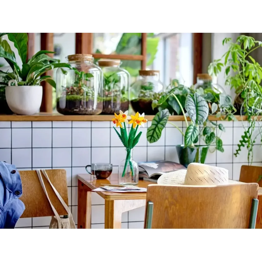 Конструктор LEGO Botanicals Нарциси (40747)