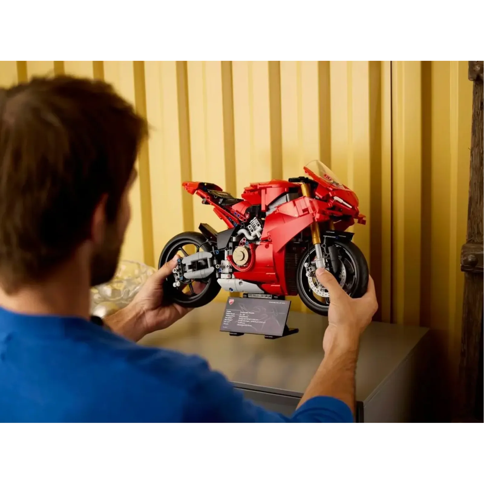 Конструктор LEGO Technic Ducati Panigale V4 S Motorcycle (42202)