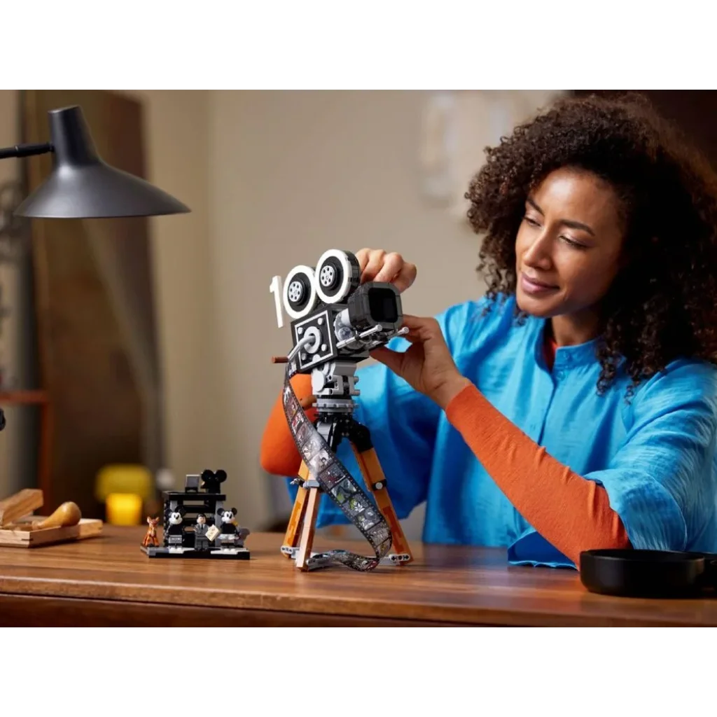 Конструктор LEGO Walt Disney Tribute Camera (43230)