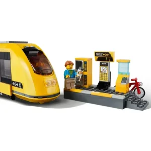 Конструктор LEGO City Main Square (60271)