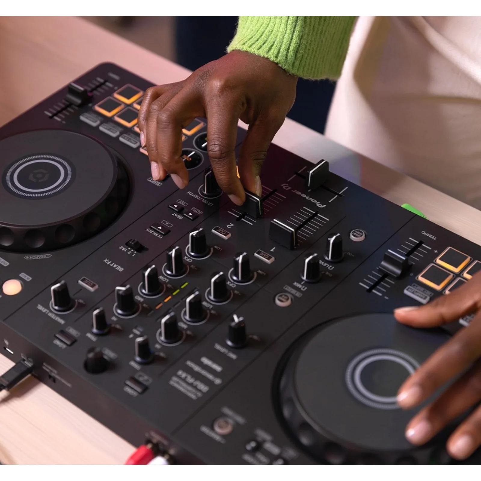 DJ контроллер Pioneer DDJ-FLX4