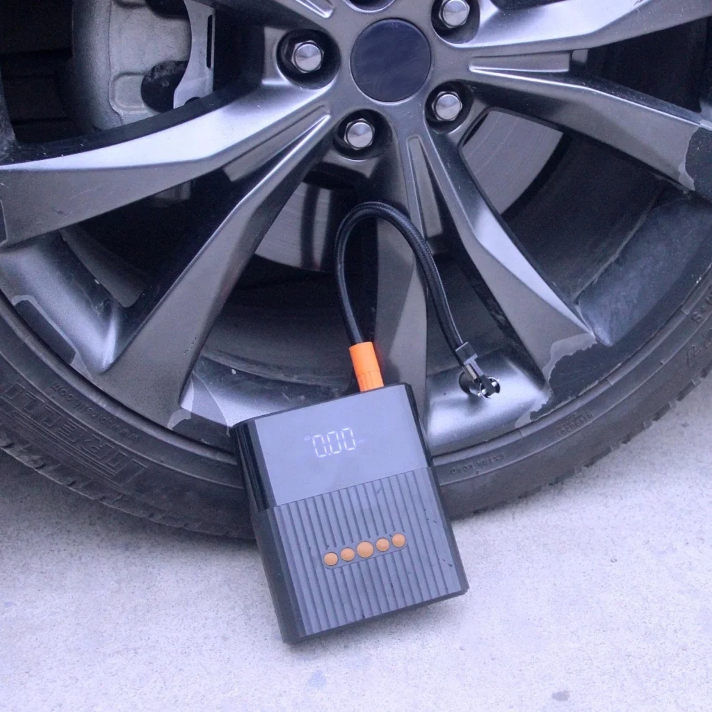 Пусковое устройство 4smarts Jump Starter Power Bank PitStop 8800mAh with Compressor and Torch Black EU