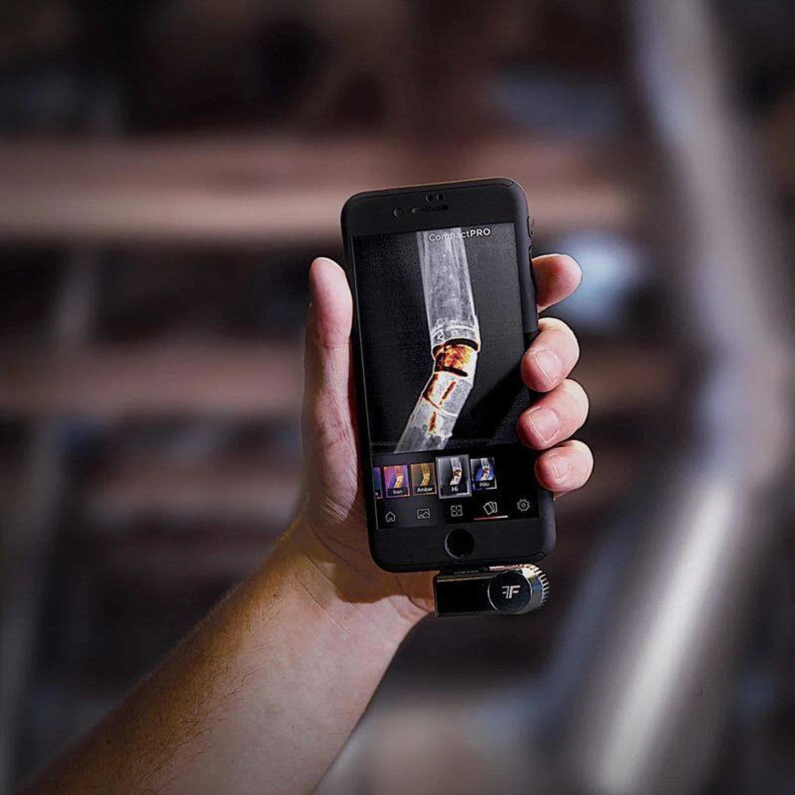 Тепловізор Seek Thermal Compact Pro iOs (LQ-AAA)