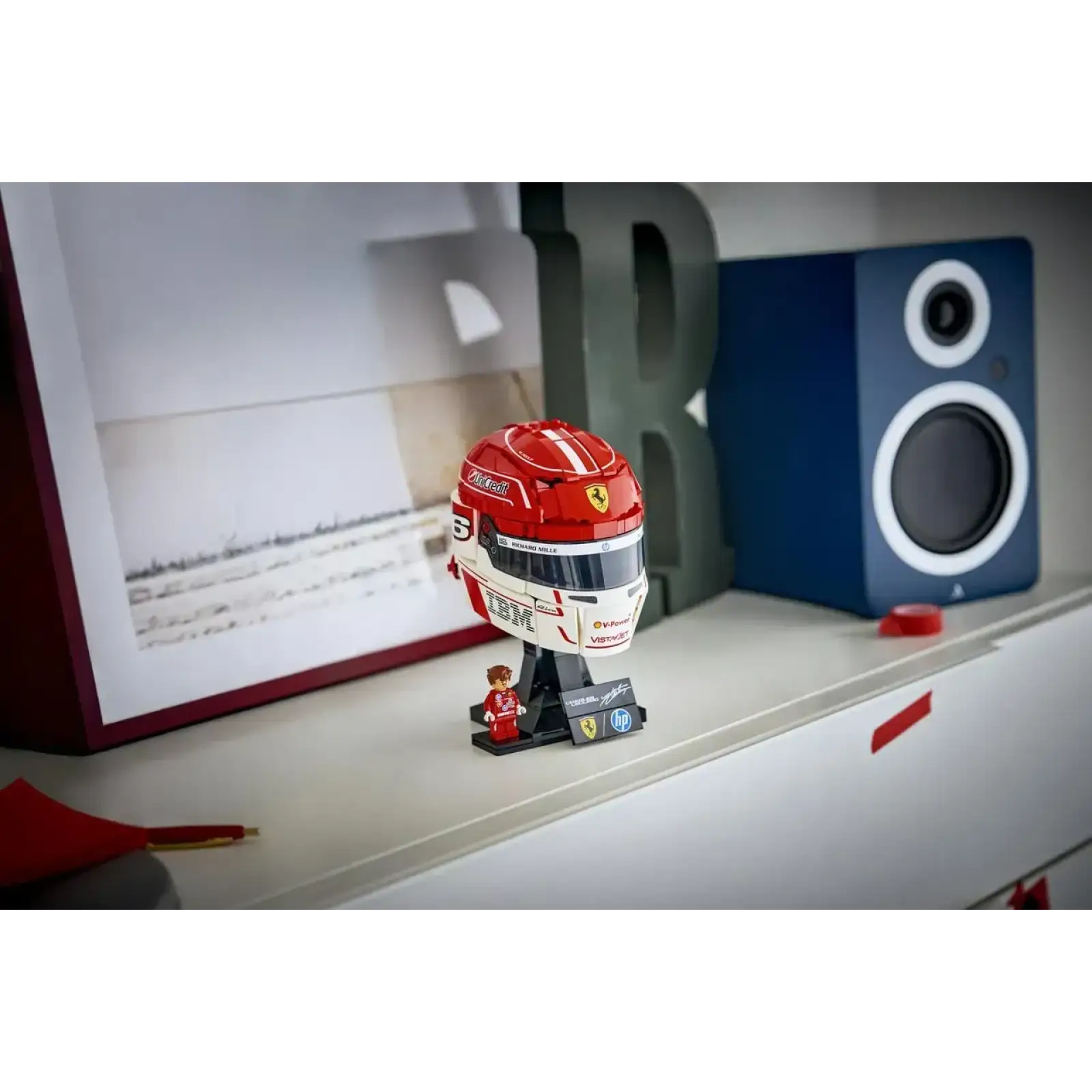 Конструктор LEGO Editions Formula 1 Шолом Шарля Леклера з команди Scuderia Ferrari HP (43014)