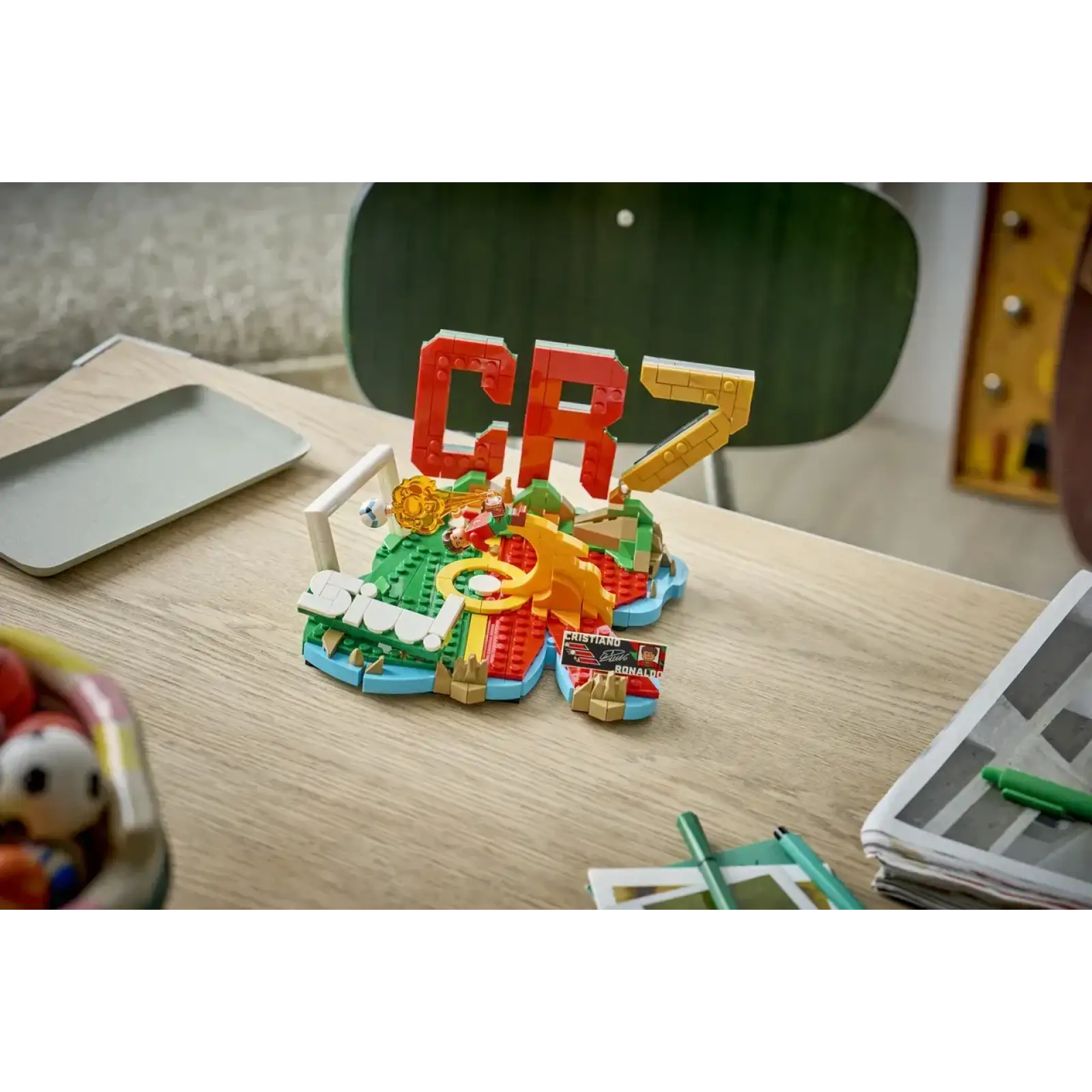 Конструктор LEGO Editions Football Криштиану Роналду – лучшие моменты футбольных матчей (43012)