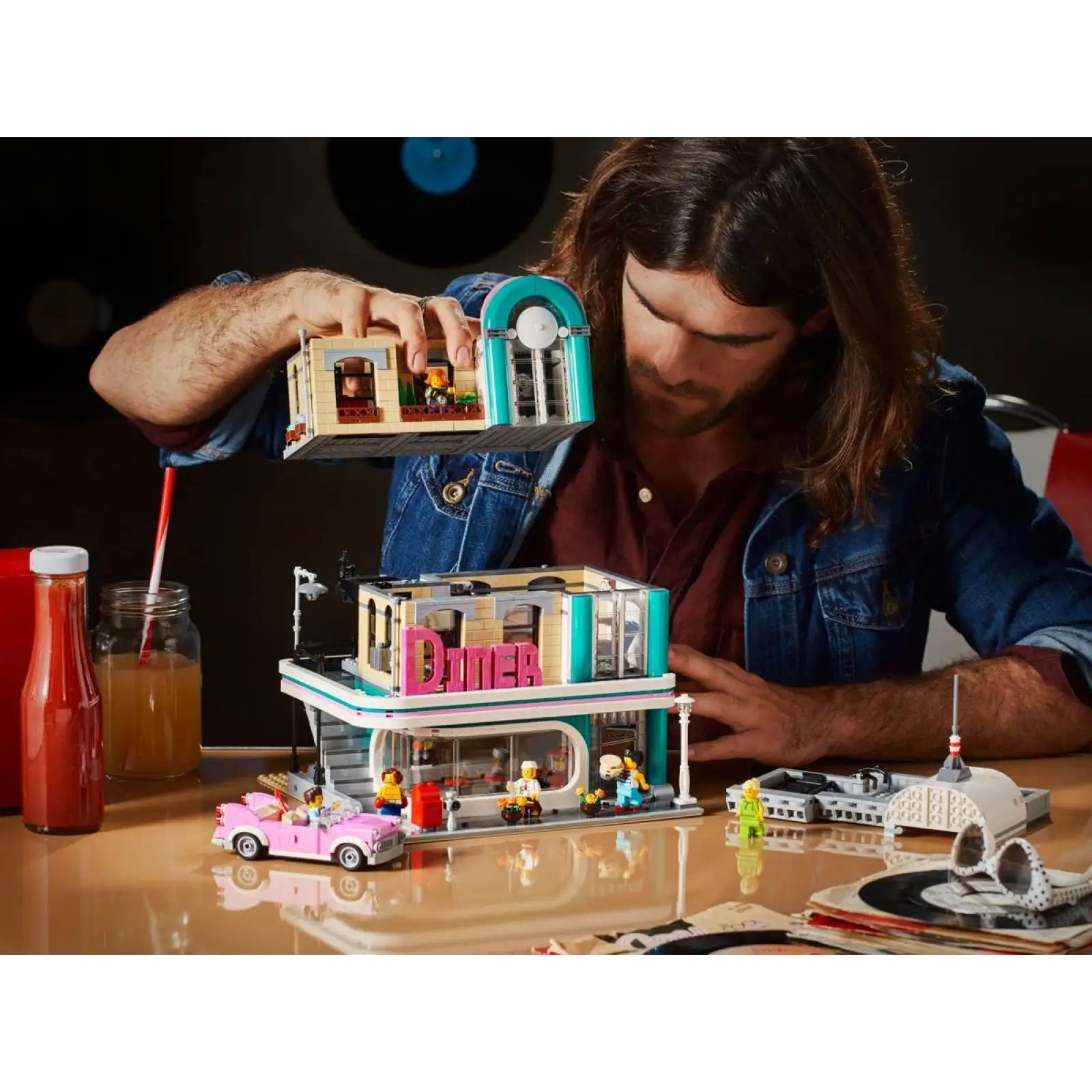 Конструктор LEGO Creator Ресторанчик у центрі міста (10260)