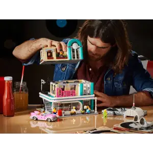 Конструктор LEGO Creator Ресторанчик у центрі міста (10260)