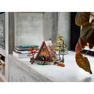 Конструктор LEGO Ideas Трикутний будиночок (21338)