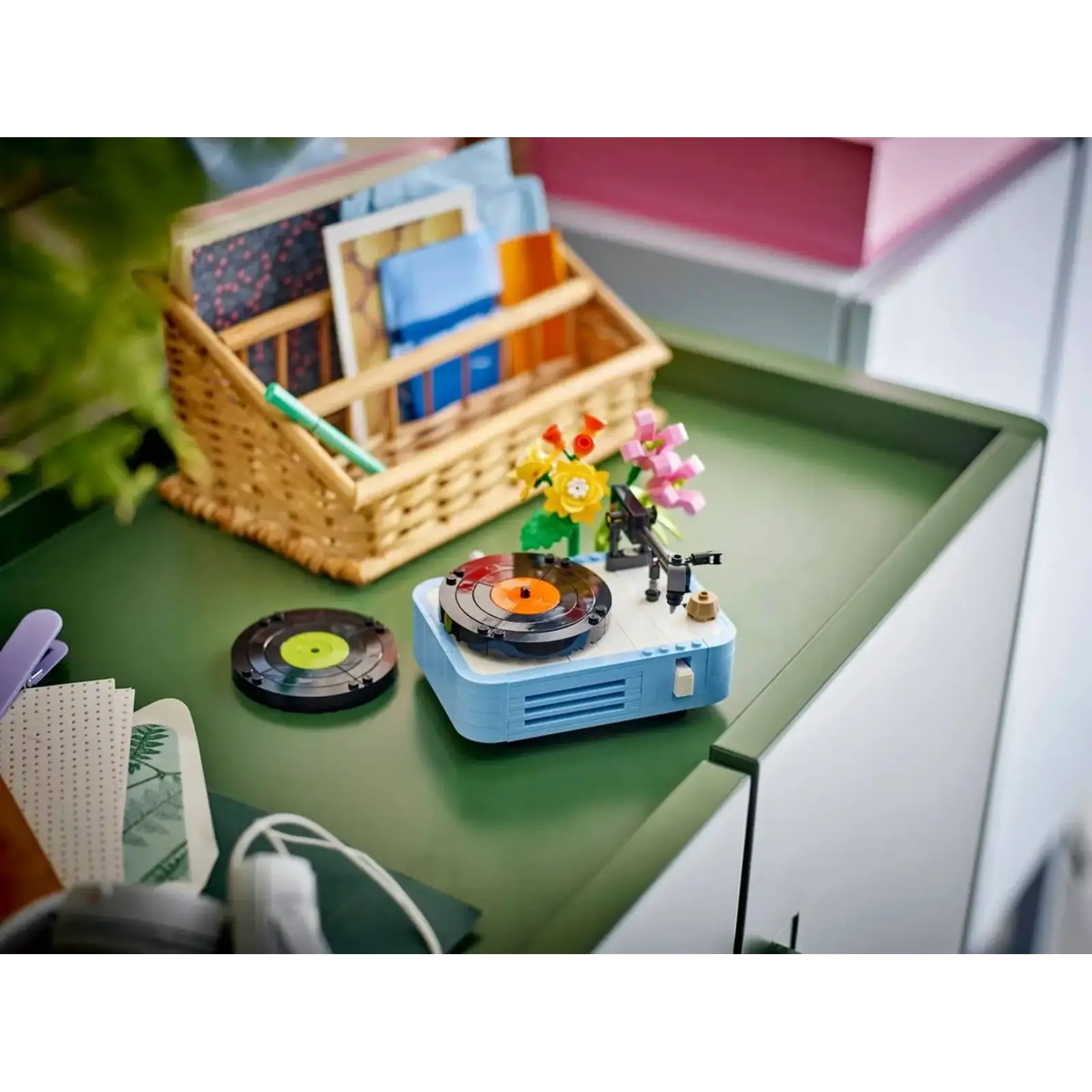 Конструктор LEGO Creator Проигрыватель пластинок с цветами (31172)