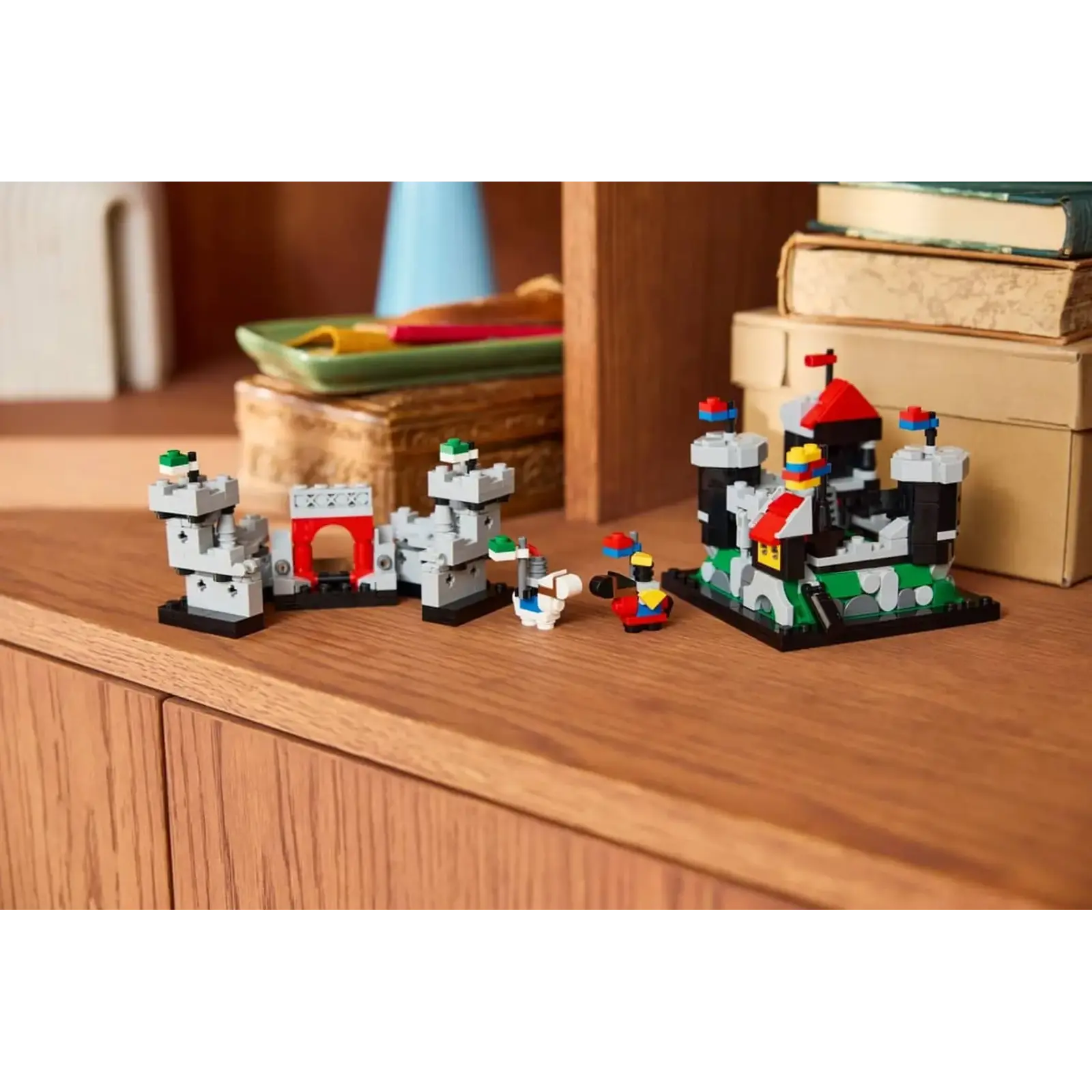 Конструктор LEGO Creator Мини-рыцарский замок (40775)