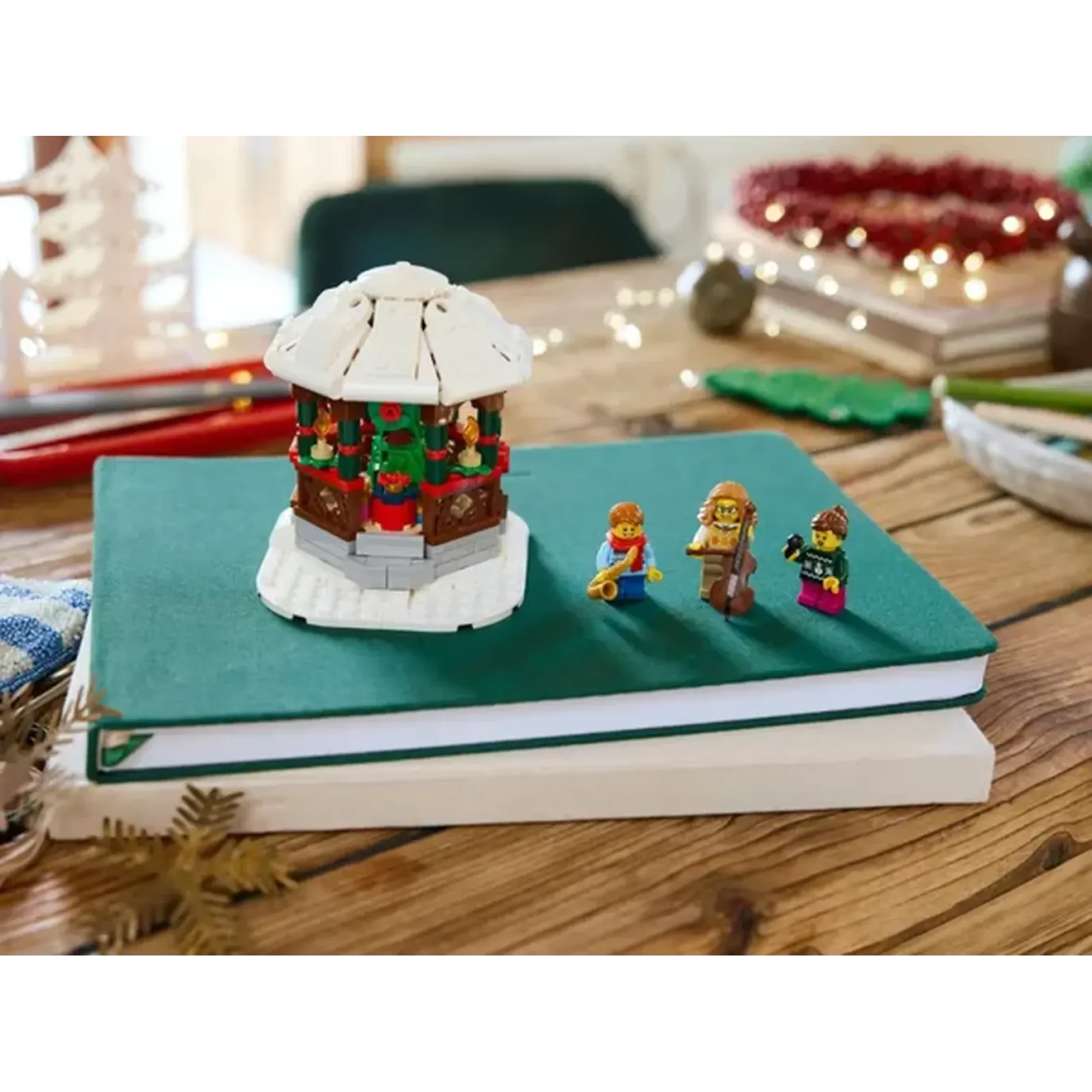 Конструктор LEGO Creator Зимняя беседка (40778)