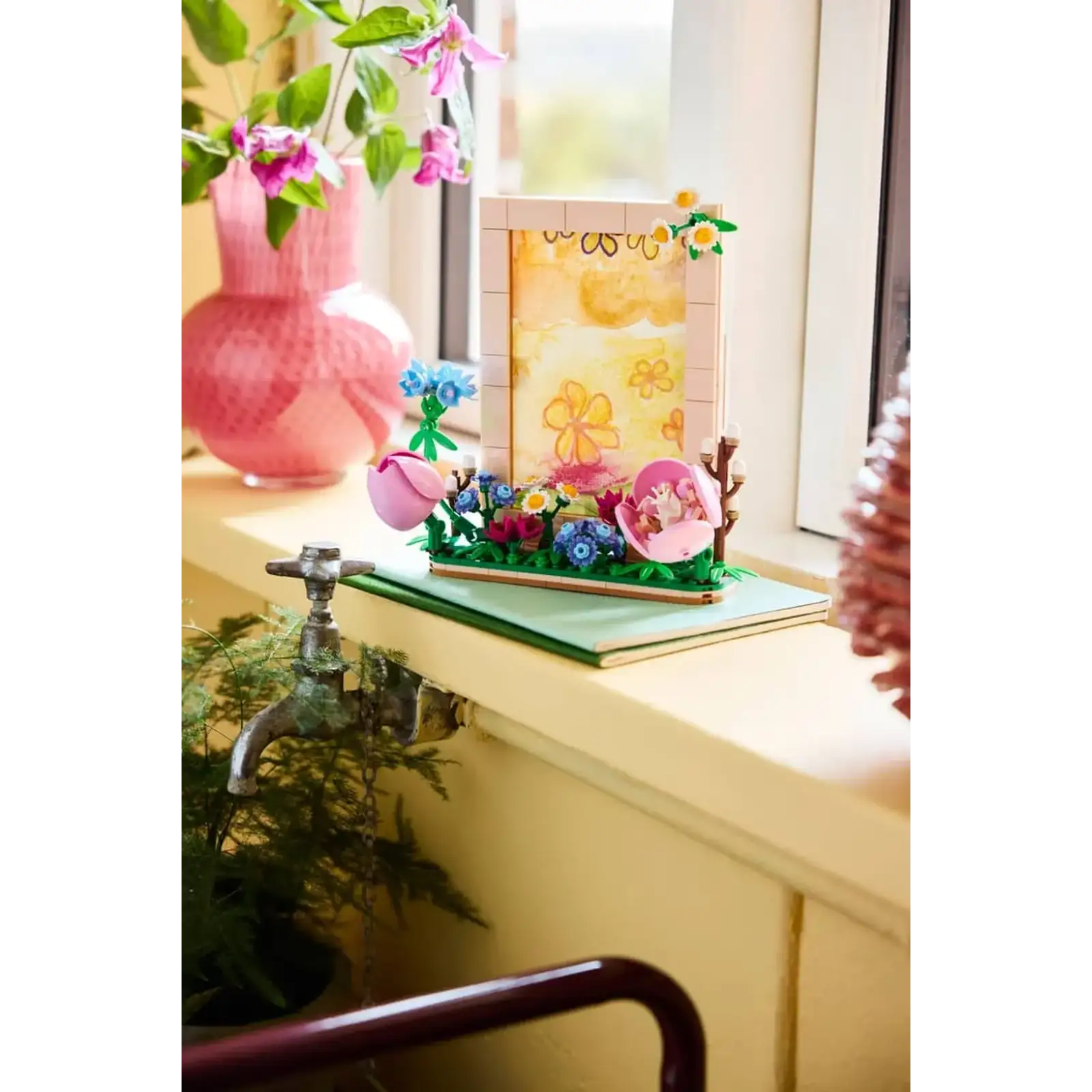 Конструктор LEGO Botanicals Квіткова фоторамка (40916)