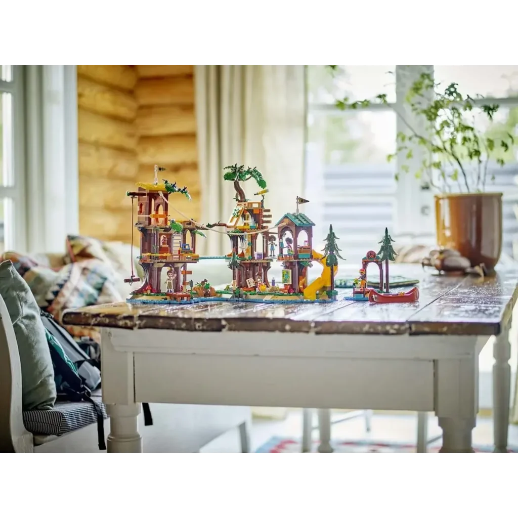 Конструктор LEGO Домик на дереве в приключенческом лагере (42631)
