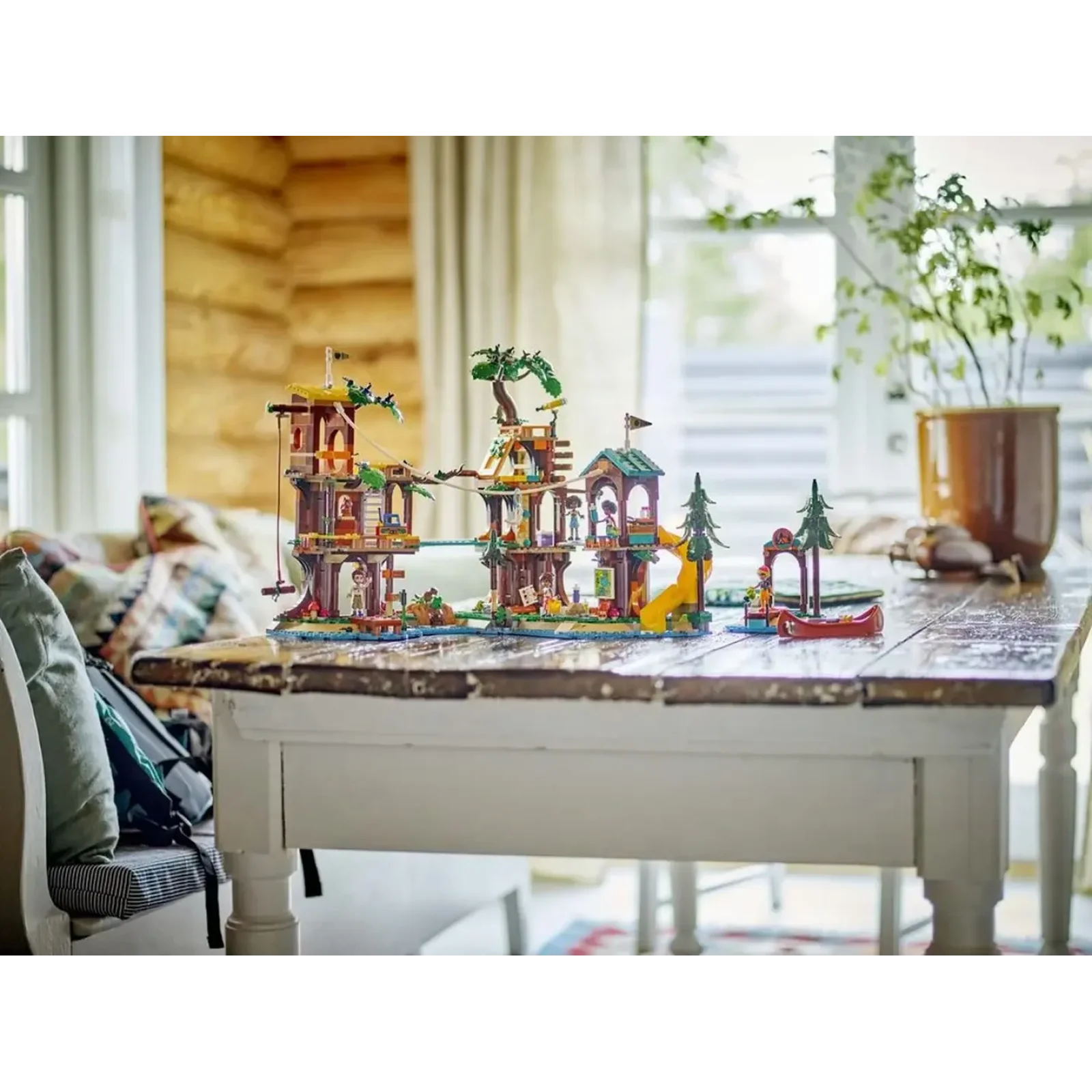 Конструктор LEGO Домик на дереве в приключенческом лагере (42631)