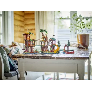 Конструктор LEGO Домик на дереве в приключенческом лагере (42631)