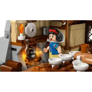 Конструктор LEGO Disney Будиночок Білосніжки та семи гномів (43242)