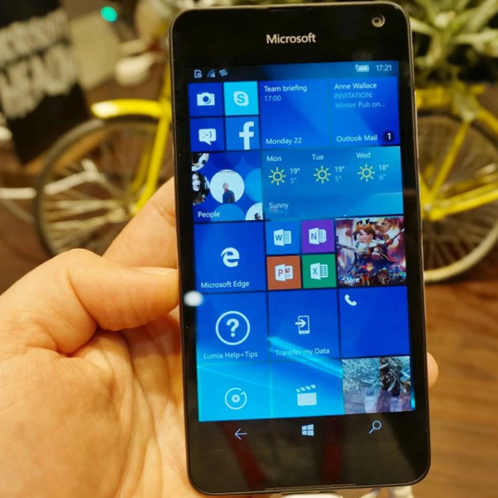 Смартфон Microsoft Lumia 650 Dual Sim Black UA