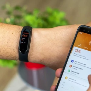 Xiaomi Mi Band 5 - дисплей 1.2 "і глобальна підтримка NFC