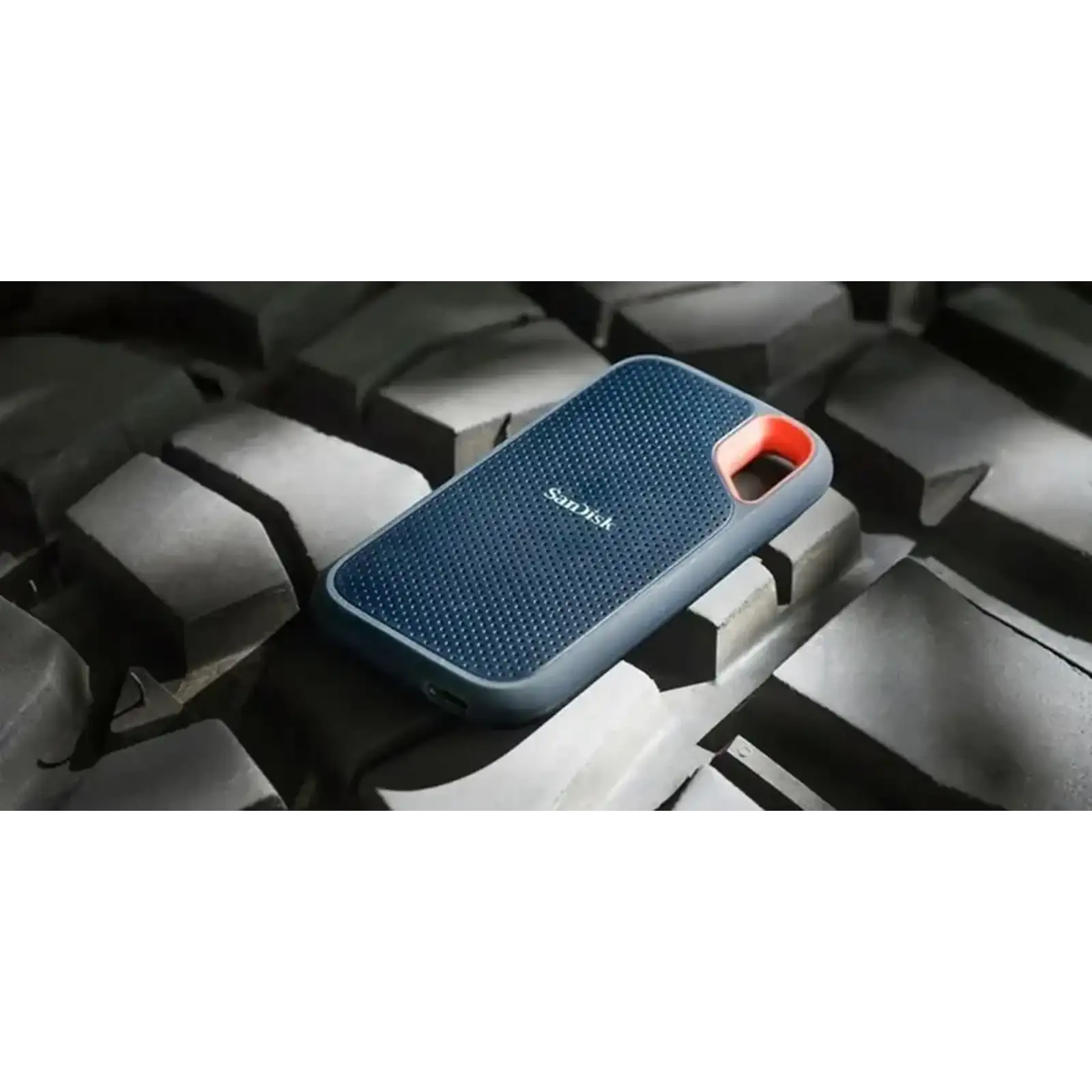 SSD зовнішній SanDisk Extreme Portable V2 4 TB (SDSSDE61-4T00-G25) UA
