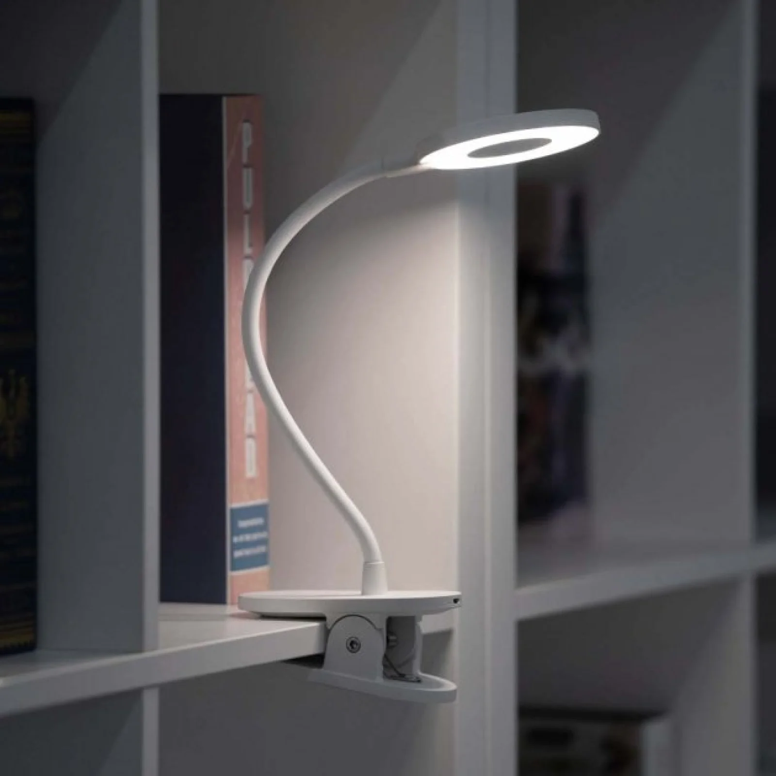 Настольная лампа Yeelight Clip-on Lamp J1 (YLTD10YL) EU