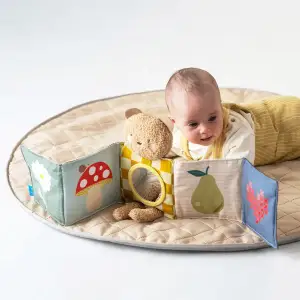 Розвивальна книжка-розкладушка 2-в-1 – ОБІЙМИ ВЕДМЕДИКА Taf Toys (13795)