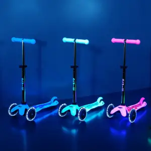 Самокат MICRO Mini Deluxe Glow LED рожевий (MMD217) UA