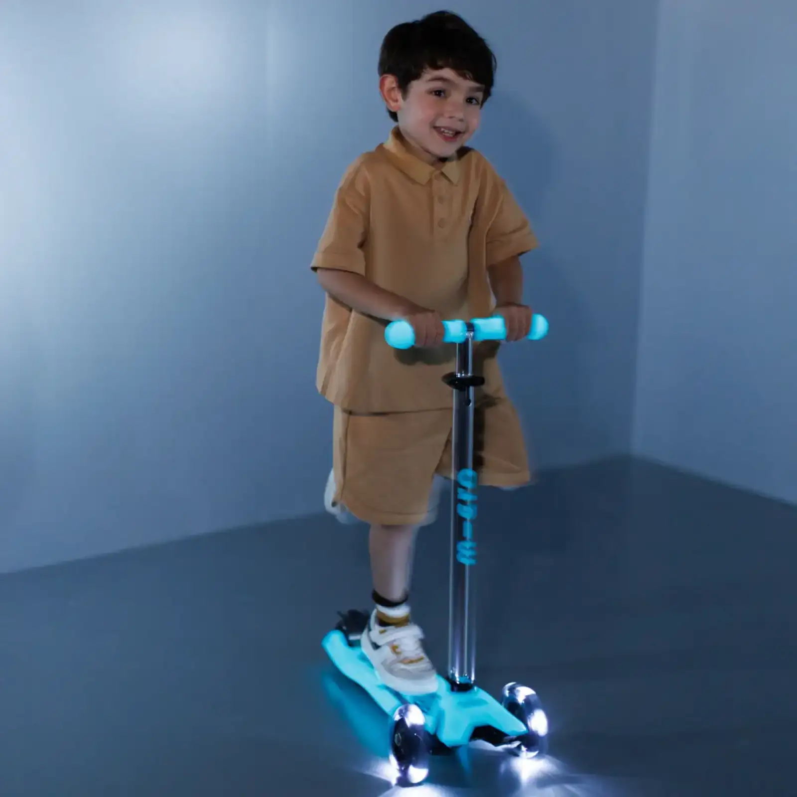 Самокат MICRO Maxi Deluxe Glow LED Синій (MMD366) UA