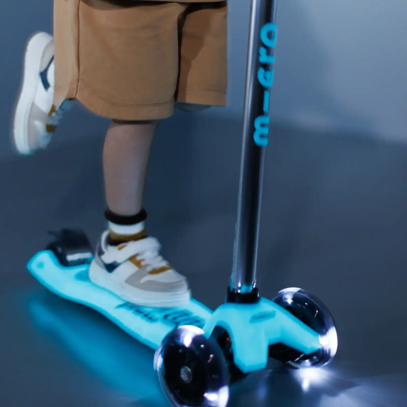 Самокат MICRO Maxi Deluxe Glow LED Синій (MMD366) UA