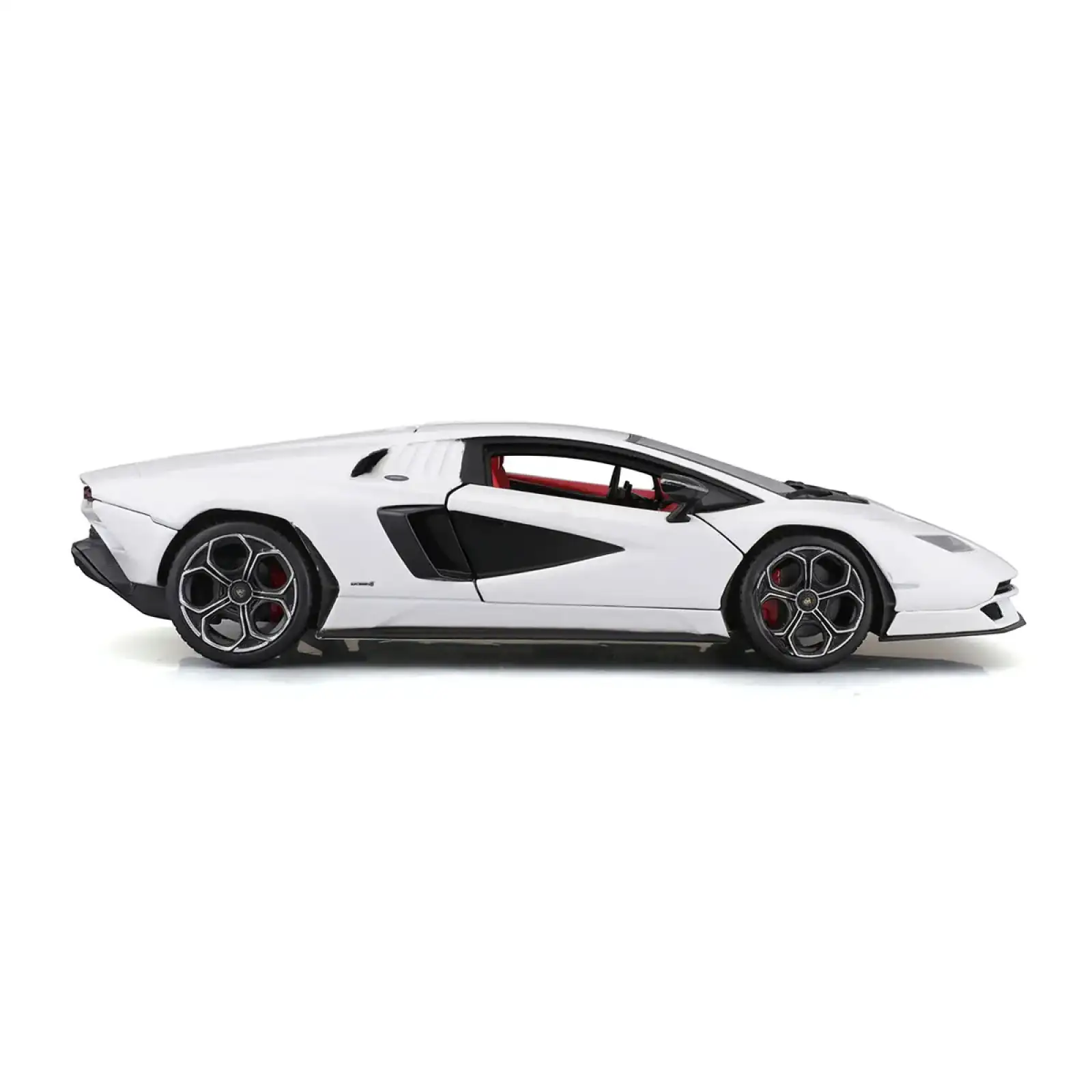 Автомодель LAMBORGHINI COUNTACH LPI 800-4 (біла, 1:24) Bburago (18-21102)