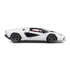 Автомодель LAMBORGHINI COUNTACH LPI 800-4 (біла, 1:24) Bburago (18-21102)
