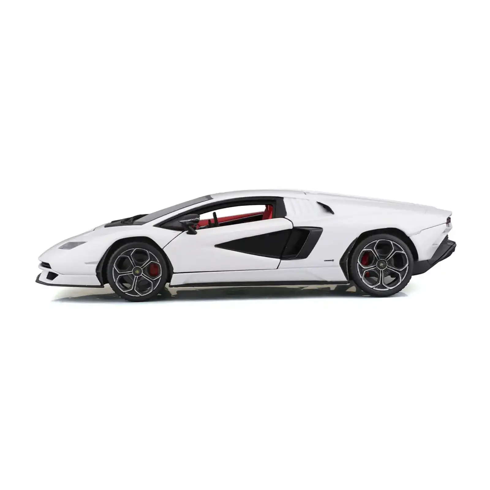 Автомодель LAMBORGHINI COUNTACH LPI 800-4 (біла, 1:24) Bburago (18-21102)