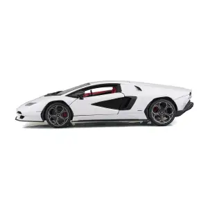 Автомодель LAMBORGHINI COUNTACH LPI 800-4 (біла, 1:24) Bburago (18-21102)