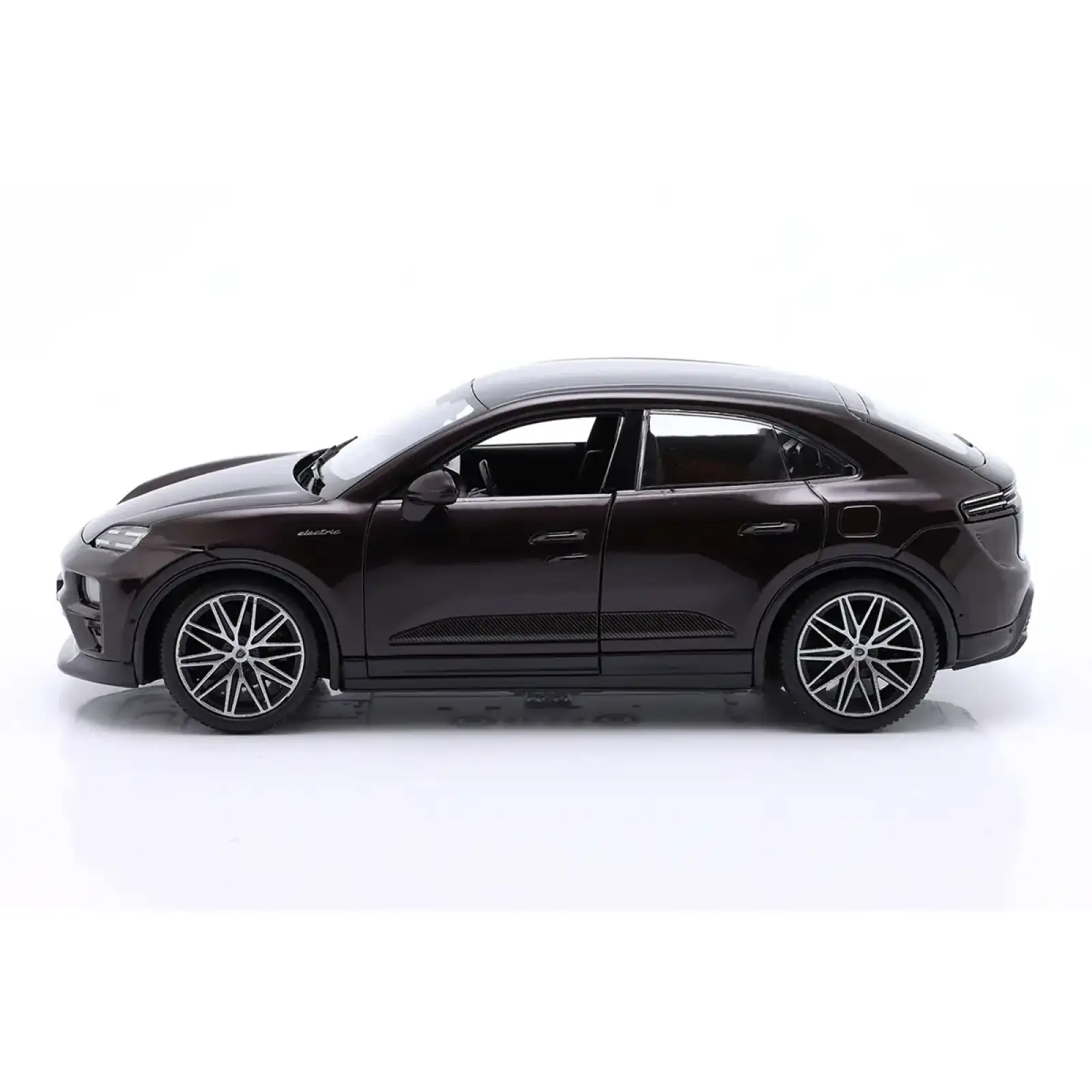 Автомодель PORSCHE MACAN 4 ELECTRIC (чорний, 1:24) Bburago (18-21114)