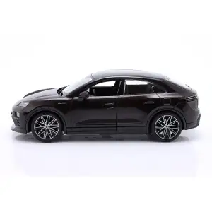 Автомодель PORSCHE MACAN 4 ELECTRIC (чорний, 1:24) Bburago (18-21114)