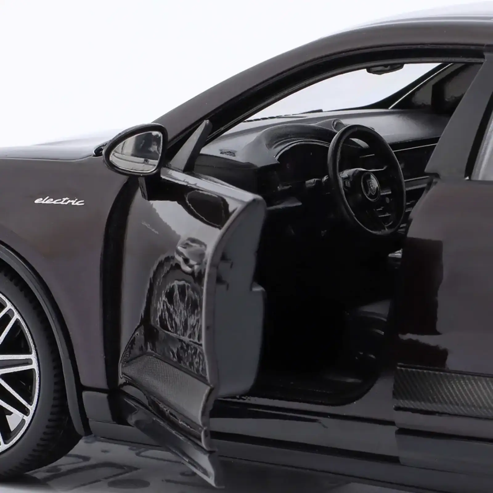 Автомодель PORSCHE MACAN 4 ELECTRIC (чорний, 1:24) Bburago (18-21114)