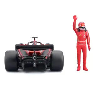 Автомодель с фигуркой – FERRARI SF-24 (2024) (1:24) Bburago (18-26823)