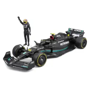 Автомодель з фігуркою - MERCEDES-AMG F1 W14 E PERFORMANCE (1:24) Bburago (18-28037)