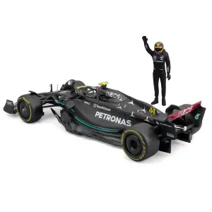 Автомодель з фігуркою - MERCEDES-AMG F1 W14 E PERFORMANCE (1:24) Bburago (18-28037)
