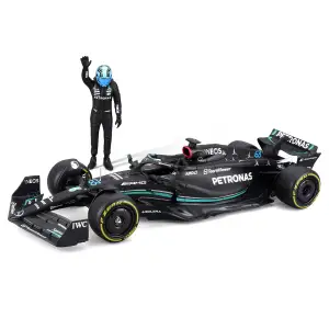 Автомодель з фігуркою - MERCEDES-AMG F1 W14 E PERFORMANCE (1:24) Bburago (18-28037)